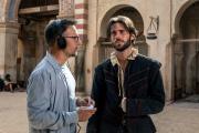 Alejandro Amenábar le responde a Arturo Pérez-Reverte tras la polémica por su película El Cautivo, sobre Miguel de Cervantes