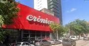 Tensión en Crónica TV: un hombre ingresó armado con un cuchillo y atacó al personal de seguridad
