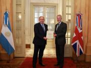 El nuevo embajador británico presentó sus cartas credenciales y dijo que quiere profundizar las relaciones bilaterales