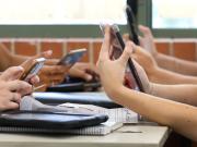 Roma: juntan firmas para que deje de estar prohibido usar celulares en las aulas porque “aumenta la ansiedad”