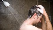 ¿Bañarse antes de dormir o al despertar? La ciencia responde
