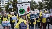 Francia juzga a doce activistas proeutanasia en pleno debate político 