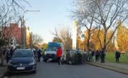 Impactante choque y vuelco en La Plata, el segundo en el día: hay un herido