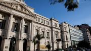 Por los recortes del Gobierno de Milei, la UBA limitará el uso de ascensores y funcionará sin aire acondicionado ni gas