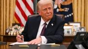 Trump dice tener pruebas de que lancha destruida cerca de Venezuela llevaba cocaína y fentanilo