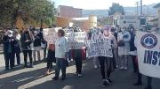 Protestaron los trabajadores del Hospital del Tórax, denuncian despidos injustificados por parte del Sedes La Paz