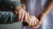 Atención al adulto mayor: estas son las opciones y precios de consultas geriátricas en Caracas