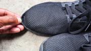 Un truco de costura facilísimo: cómo arreglar las puntas despegadas de las zapatillas