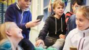 Suecia implementará la prohibición nacional de teléfonos móviles en las escuelas 