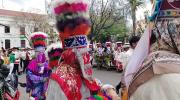 Chunchos realizan la procesión por las calles de Tarija previo al gran Encierro de la Fiesta de San Roque