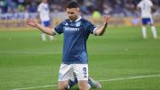 En el José Amalfitani, y con intervenciones claves del VAR, Racing le ganó a Vélez el primer chico de la serie