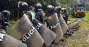 Evacúan a 1.400 turistas parados por protestas en Machu Picchu