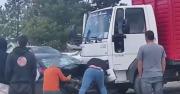 Fuerte choque en Bariloche entre un auto y un camión dejó a un hombre herido