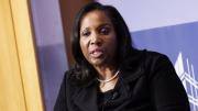 Tribunal frena a Trump y mantiene a Lisa Cook en la Reserva Federal
