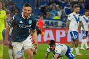 Libertadores: en un partido con polémicas, Racing le ganó a Vélez en la ida de los cuartos de final