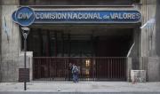 El Gobierno de Milei bloqueó la compra de dólares con cartera propia de brokers