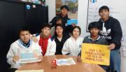 Un joven profesor aprendió Braille para enseñar Química a un alumno ciego y su ejemplo inspiró a toda una comunidad