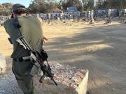 Víctimas que no olvidan y soldados que rezan bajo el ruido de las bombas