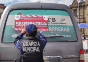 La Paz suspende cobros municipales sobre publicidad en buses y taxis