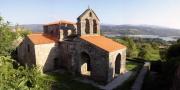 La ermita románica de Santa Comba: el santuario gallego que emerge entre mareas y leyendas