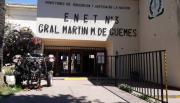 Larga espera y solo 120 cupos: padres hacen fila de hasta 20 horas para inscribir a sus hijos en la Escuela Técnica Nº 3