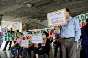 Un profesor titular de la UCV gana US$ 30 mensuales y un docente de la UCAB percibe US$ 500, según rectores