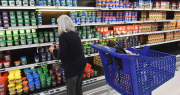 Jubilados de ANSES: ¿cómo ahorrar 15% en supermercados con las tarjetas de Banco San Juan?