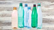 Crea hermosas flores para decorar tu hogar usando tan solo 1 botella de plástico