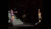 El porrazo viral de Cathy Fulop en el concierto de Erreway