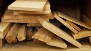 El sencillo truco para convertir tu mueble viejo de madera en un original estante