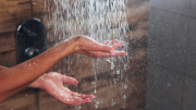 ¿A la mañana o a la noche? Esta es la mejor hora para bañarse, según la ciencia