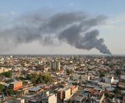Se incendió un depósito de barriles de aceite en Manantial Sur