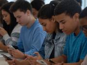 Usar o no usar el celular en el aula, ¿esa es la cuestión?