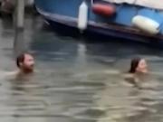 Expulsaron a dos turistas que nadaron en un canal de Venecia, y se suman a los más de 1.100 que ya fueron sancionados