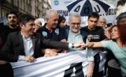 Kicillof se sumó a la marcha en el Congreso: “El pueblo está de pie”