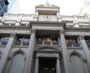 En Argentina fuertes caídas de los bonos soberanos empujan al riesgo país a los 1.333 puntos