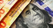 El dólar sigue subiendo en San Juan pese a la intervención del Banco Central, alcanzó los $1.560 y luego cayó