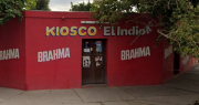La debacle de “El Indio”: ¿cierra el mítico kiosco frente a la Facultad de Ciencias Sociales?