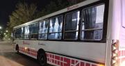 Un motociclista chocó con un colectivo en Rivadavia, manifestó tener dolores pero no quiso la atención médica