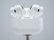 Los nuevos AirPods pueden traducir idiomas directo en los oídos: cómo funcionan y cuánto cuestan