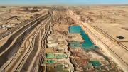 Mueven montañas en medio desierto para construir la ciudad más colosal y tecnológica