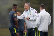 “Es prioridad”: Tite encabeza la lista de candidatos para dirigir a la Vinotinto tras el fracaso del Bocha Batista
