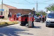 Vuelco en el barrio Congreso: una camioneta terminó de costado tras un violento choque