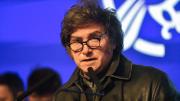 Golpeado, Milei reunió a su tropa para ordenar la campaña 