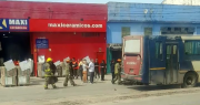 Abrió la puerta de su camioneta y tiró a una mujer policía que murió atropellada por un colectivo