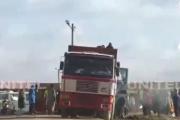 Contrabandistas recuperan a la fuerza camión intervenido por el CEO-LCC