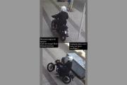 Pleno Centro: motociclista se subió a la vereda y le sacó la cartera a una mujer (VIDEO)