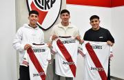 El tucumano Joaquín Flores firmó su extensión con River en la previa al partido contra Atlético Tucumán