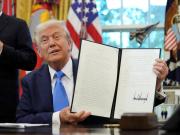 Donald Trump impone un pago anual de US$ 100.000 para las visas a profesionales calificados y presenta una nueva tarjeta dorada
