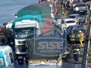 Impactante choque en cadena en el puente entre Chaco y Corrientes: hay heridos y un auto volcó al borde del precipicio